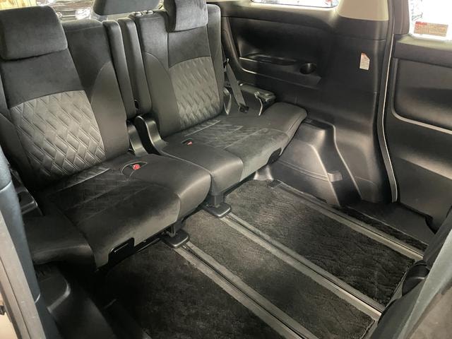 Toyota VELLFIRE 2019 — фото автомобиля 1