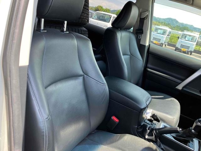 Toyota LAND CRUISER PRADO 2018 — фото автомобиля 1