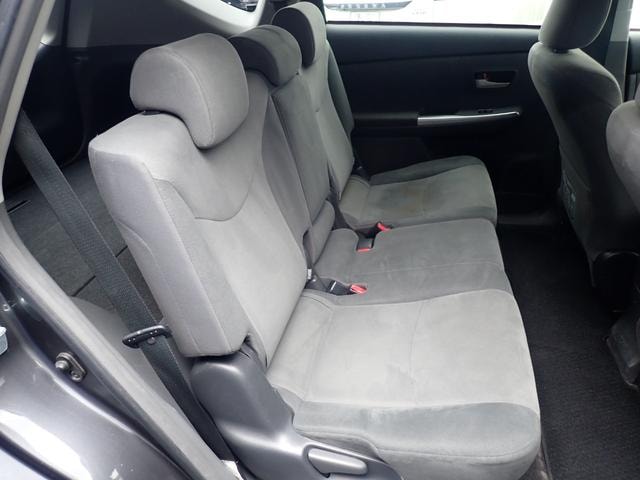 Toyota PRIUS ALPHA 2013 — фото автомобиля 1