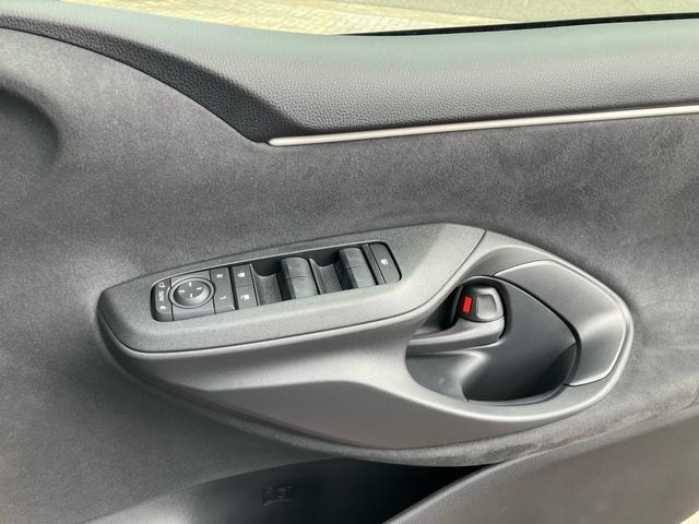 Toyota YARIS 2026 — фото автомобиля 1