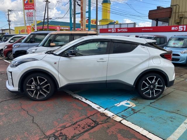 Toyota C-HR 2020 — фото автомобиля 1