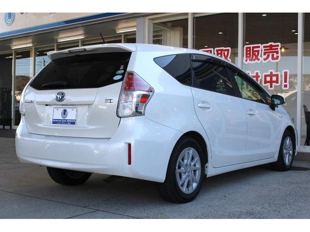 Toyota PRIUS ALPHA 2016 — фото автомобиля 1
