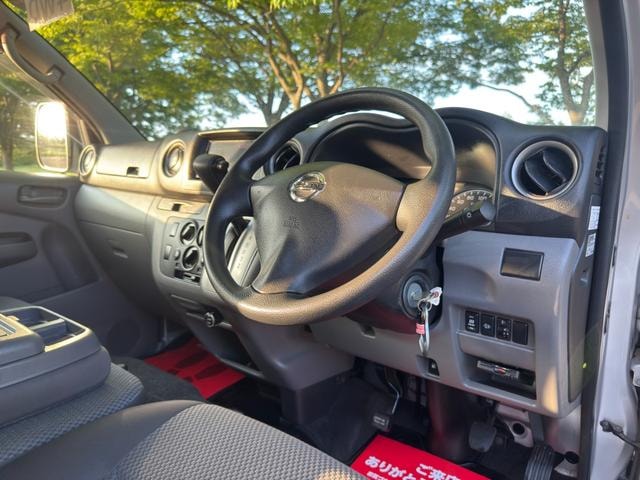 Nissan NV350CARAVAN VAN 2013 — фото автомобиля 1