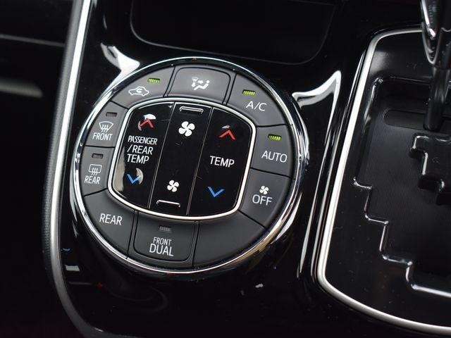 Toyota ESQUIRE 2017 — фото автомобиля 1