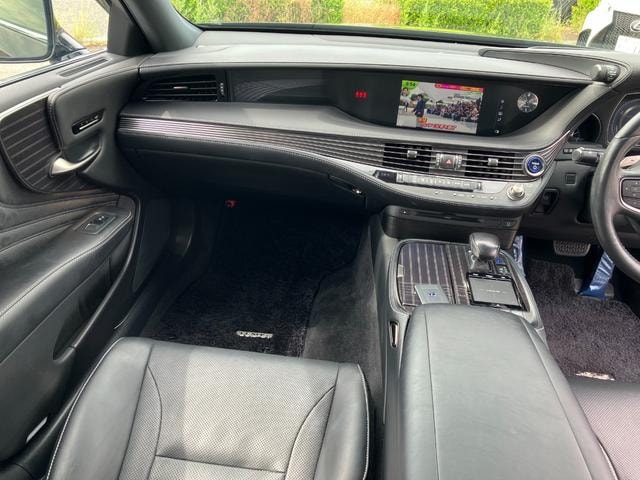 Lexus LS 2017 — фото автомобиля 1