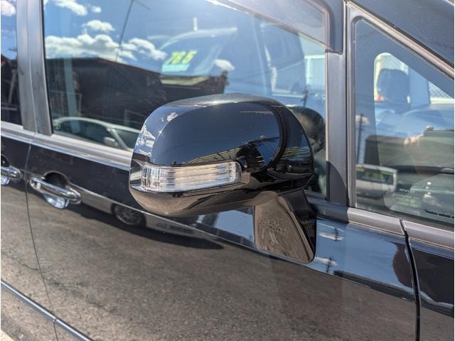 Toyota NOAH 2010 — фото автомобиля 1