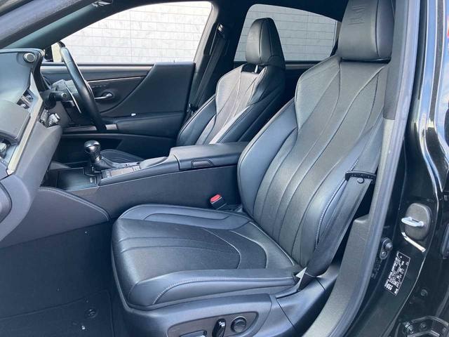 Lexus ES 2020 — фото автомобиля 1