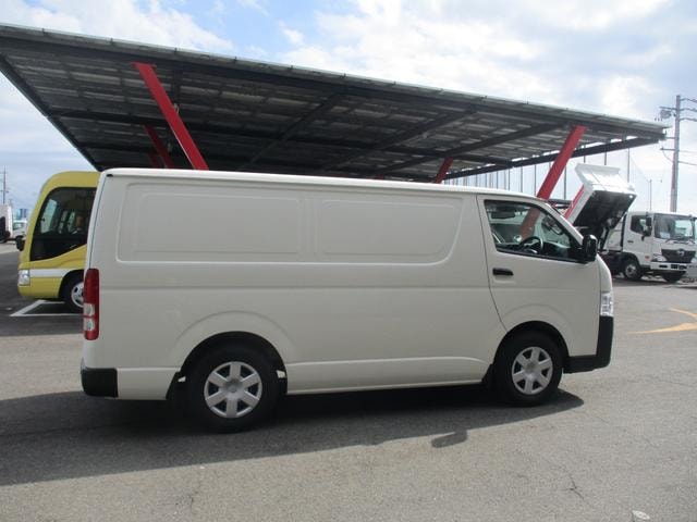 Toyota HIACE VAN 2025 — фото автомобиля 1