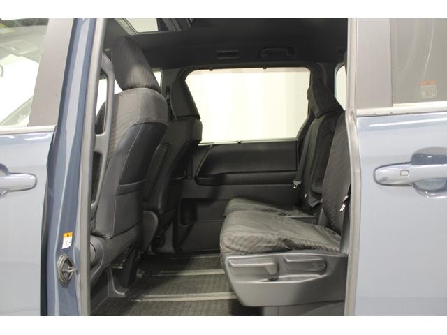 Toyota VOXY 2022 — фото автомобиля 1
