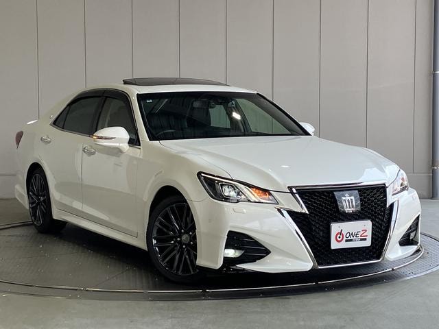 Toyota CROWN 2018 — фото автомобиля 1