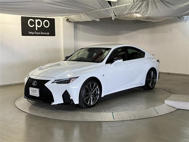 Lexus IS 2021 — фото автомобиля 1