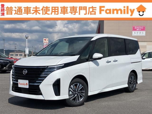 Nissan SERENA 2026 — фото автомобиля 1