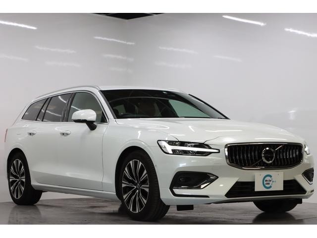 Volvo V60 2022 — фото автомобиля 1