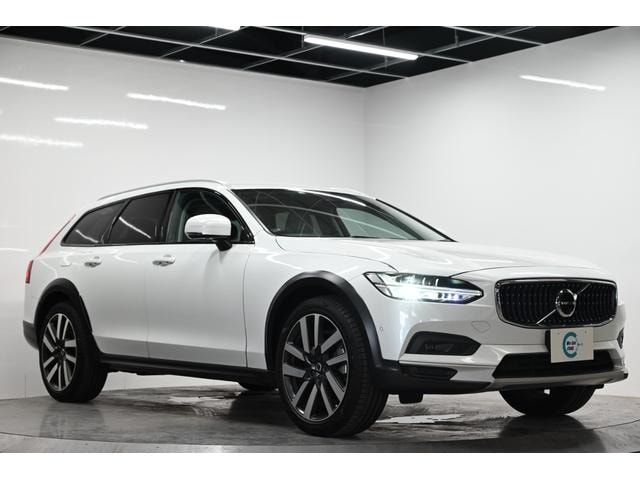Volvo V90 2022 — фото автомобиля 1