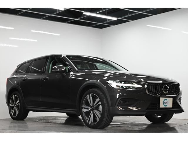 Volvo V60 2024 — фото автомобиля 1