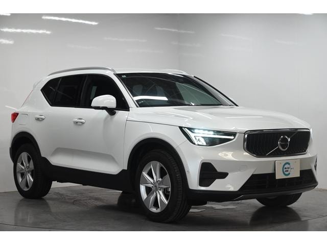 Volvo XC40 2023 — фото автомобиля 1
