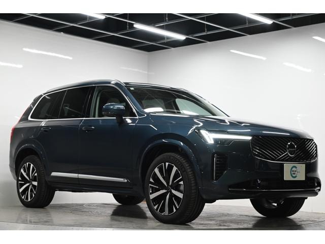 Volvo XC90 2025 — фото автомобиля