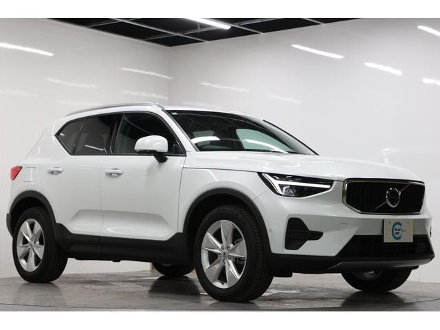 Volvo XC40 2025 — фото автомобиля 1