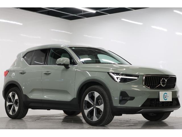 Volvo XC40 2023 — фото автомобиля 1
