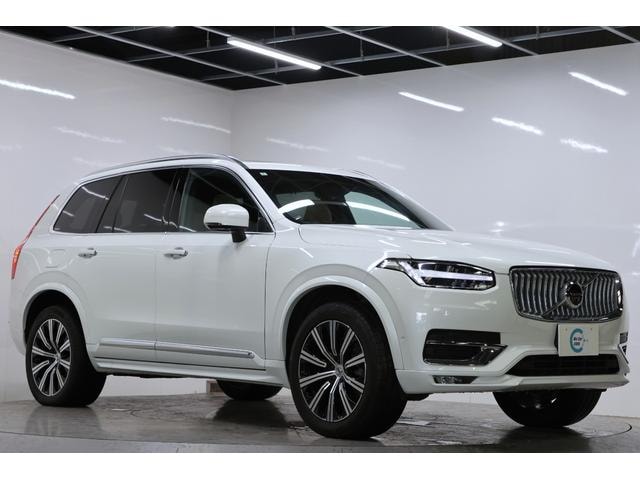 Volvo XC90 2022 — фото автомобиля