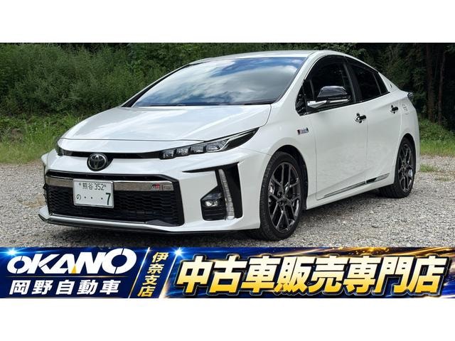 Toyota PRIUS PHV 2017 — фото автомобиля 1