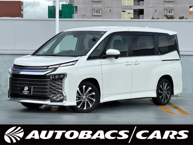 Toyota VOXY 2022 — фото автомобиля