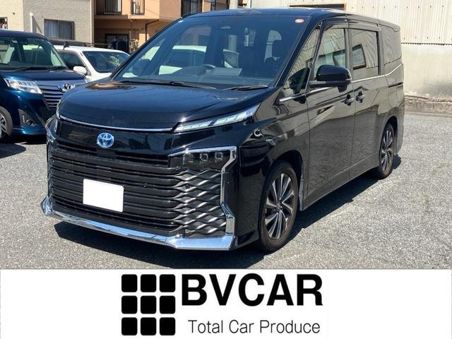 Toyota VOXY 2022 — фото автомобиля 1