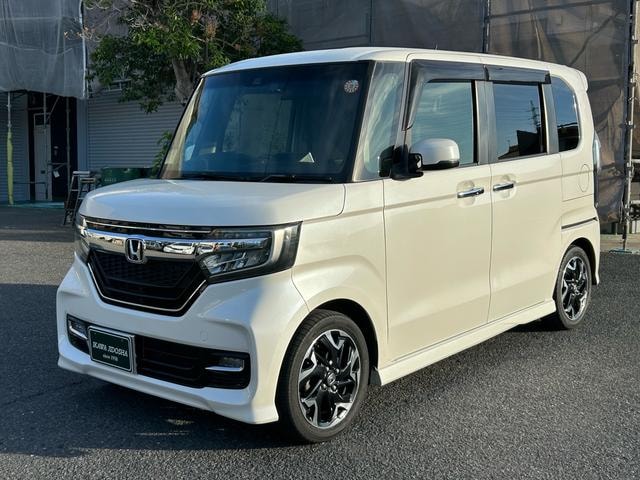 Honda N-BOX CUSTOM 2018 — фото автомобиля 1