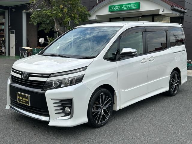 Toyota VOXY 2014 — фото автомобиля