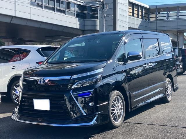 Toyota VOXY 2021 — фото автомобиля 1