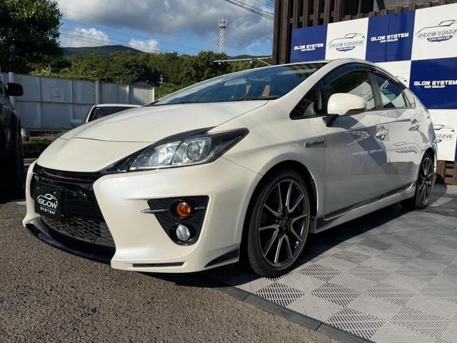 Toyota PRIUS 2015 — фото автомобиля 1