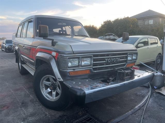 Toyota LAND CRUISER 60 1988 — фото автомобиля