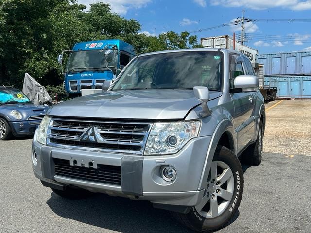 Mitsubishi PAJERO 2010 — фото автомобиля 1