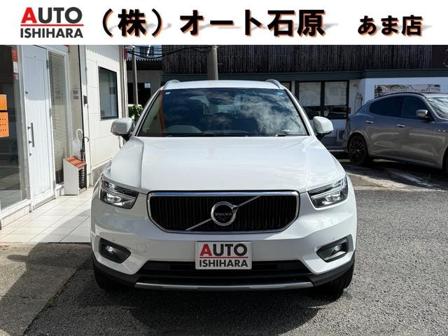 Volvo XC40 2022 — фото автомобиля 1