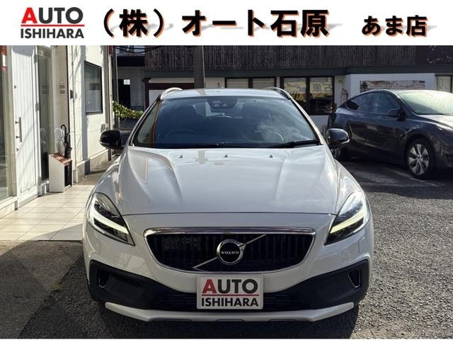 Volvo V40 2017 — фото автомобиля