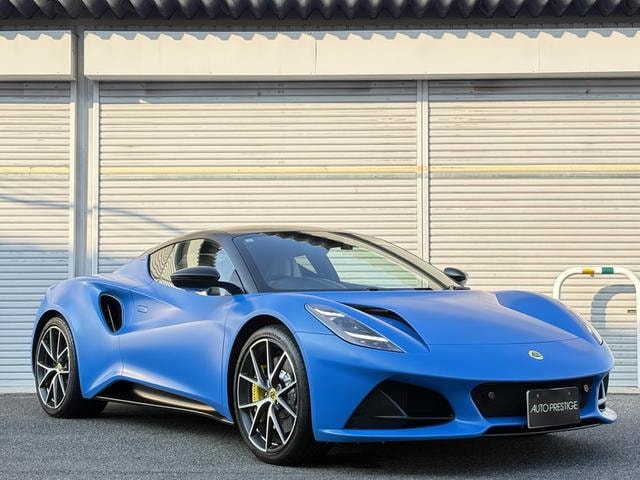 Lotus EMIRA 2023 — фото автомобиля