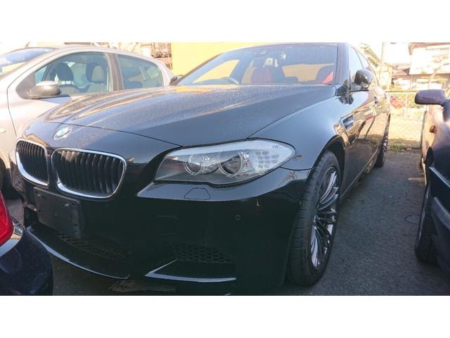Bmw M5 2012 — фото автомобиля 1