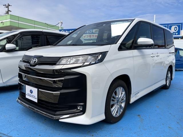 Toyota NOAH 2022 — фото автомобиля 1