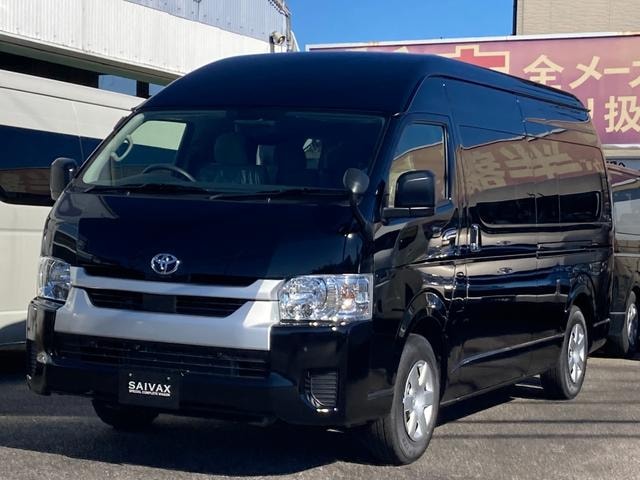 Toyota HIACE COMMUTER 2025 — фото автомобиля