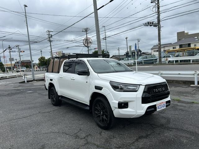 Toyota HILUX 2022 — фото автомобиля