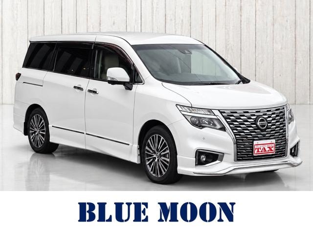 Nissan ELGRAND 2022 — фото автомобиля