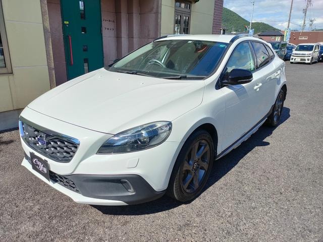 Volvo V40 2014 — фото автомобиля