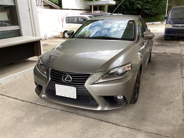 Lexus IS 2016 — фото автомобиля 1