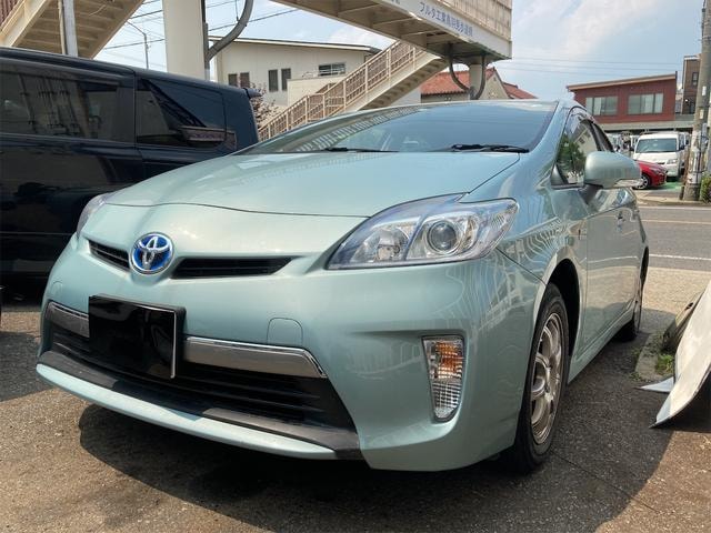 Toyota PRIUS PHV 2013 — фото автомобиля 1