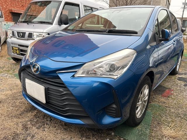 Toyota VITZ 2017 — фото автомобиля 1
