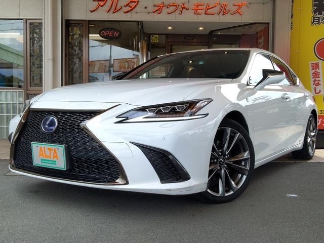 Lexus ES 2019 — фото автомобиля 1