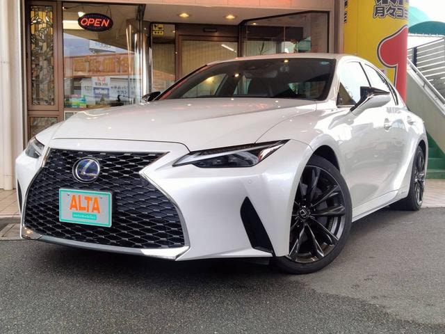Lexus IS 2021 — фото автомобиля