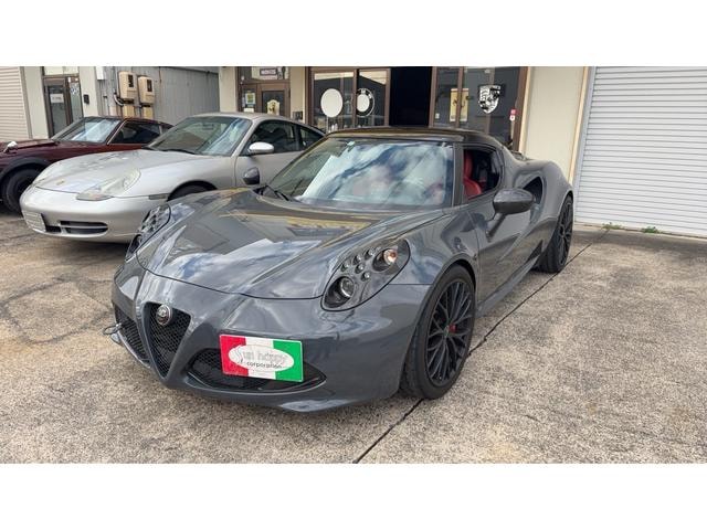 Alfa Romeo 4C 2015 — фото автомобиля