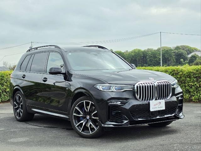 Bmw X7 2022 — фото автомобиля 1