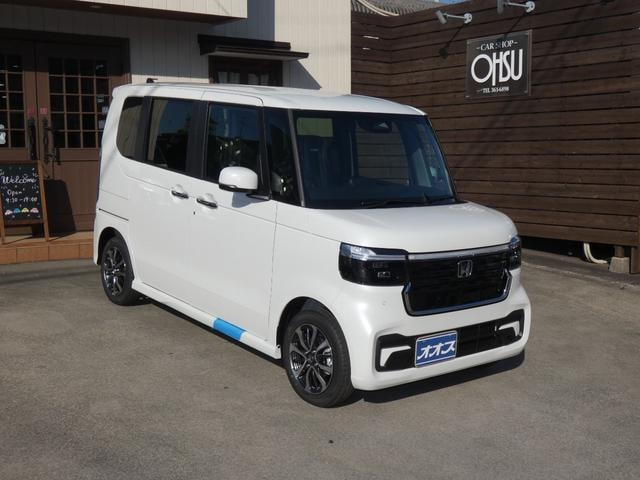 Honda N-BOX CUSTOM 2025 — фото автомобиля 1